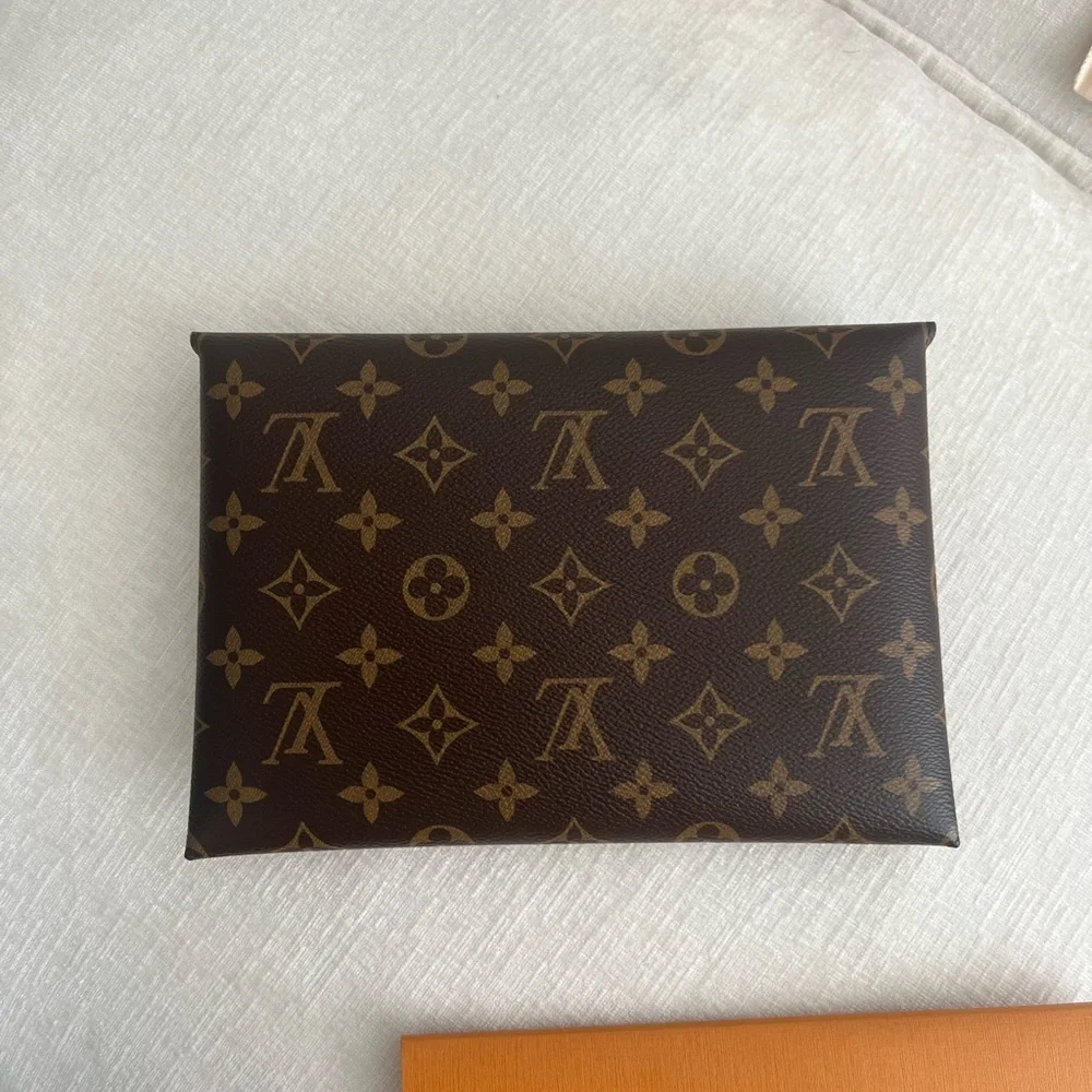 Louis Vuitton clutch soft pink interior - Picture 6 of 10